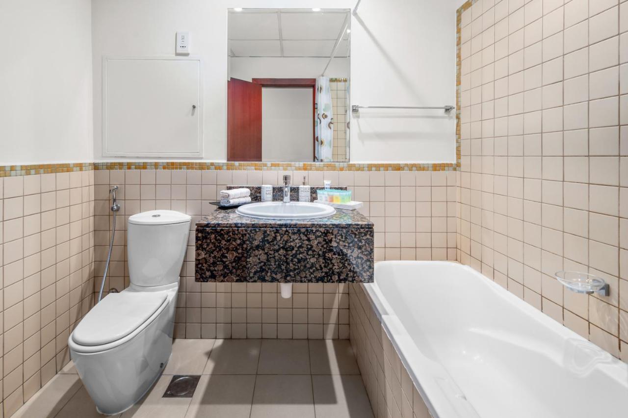 Lovely 2-Bed Condo In Jbr - 5 Mins From Beach - Palm View! Dubai Buitenkant foto