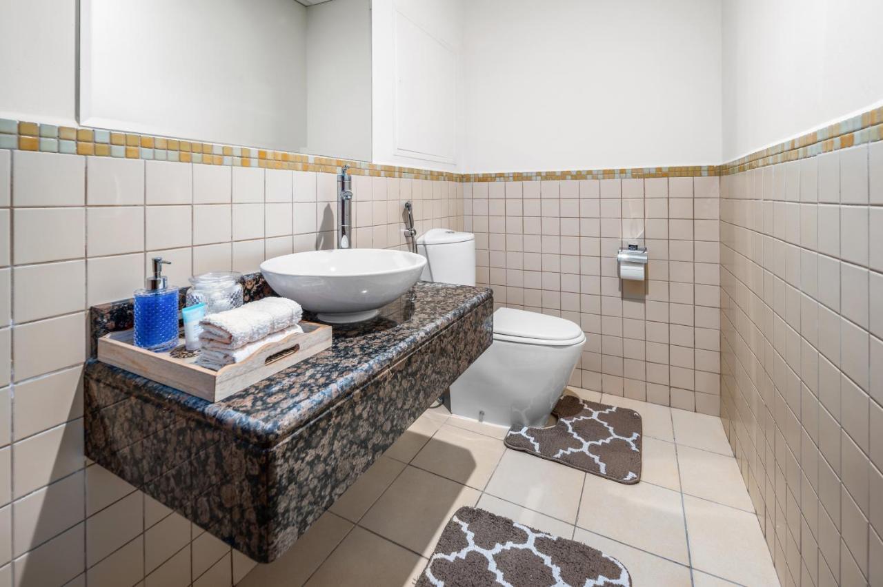 Lovely 2-Bed Condo In Jbr - 5 Mins From Beach - Palm View! Dubai Buitenkant foto